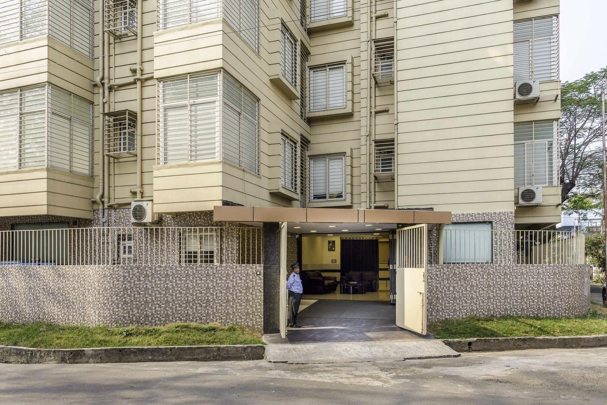 Oyo 16703 Hotel The Platinum Kolkata Exterior photo