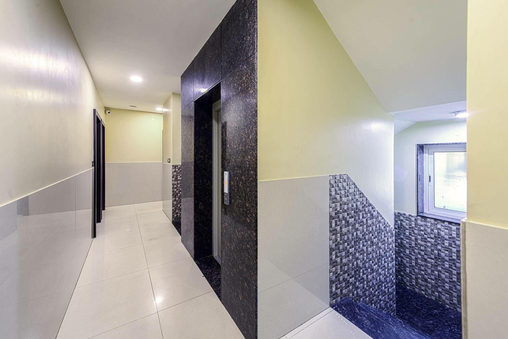 Oyo 16703 Hotel The Platinum Kolkata Exterior photo